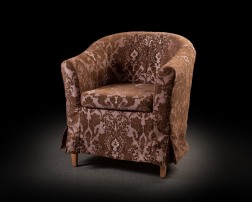 Кресло с чехлом 