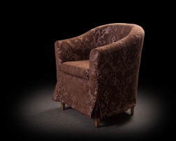 Кресло с чехлом 