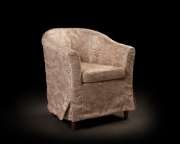 Кресло с чехлом 